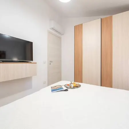For 6 * San Teodoro (Sardinia)